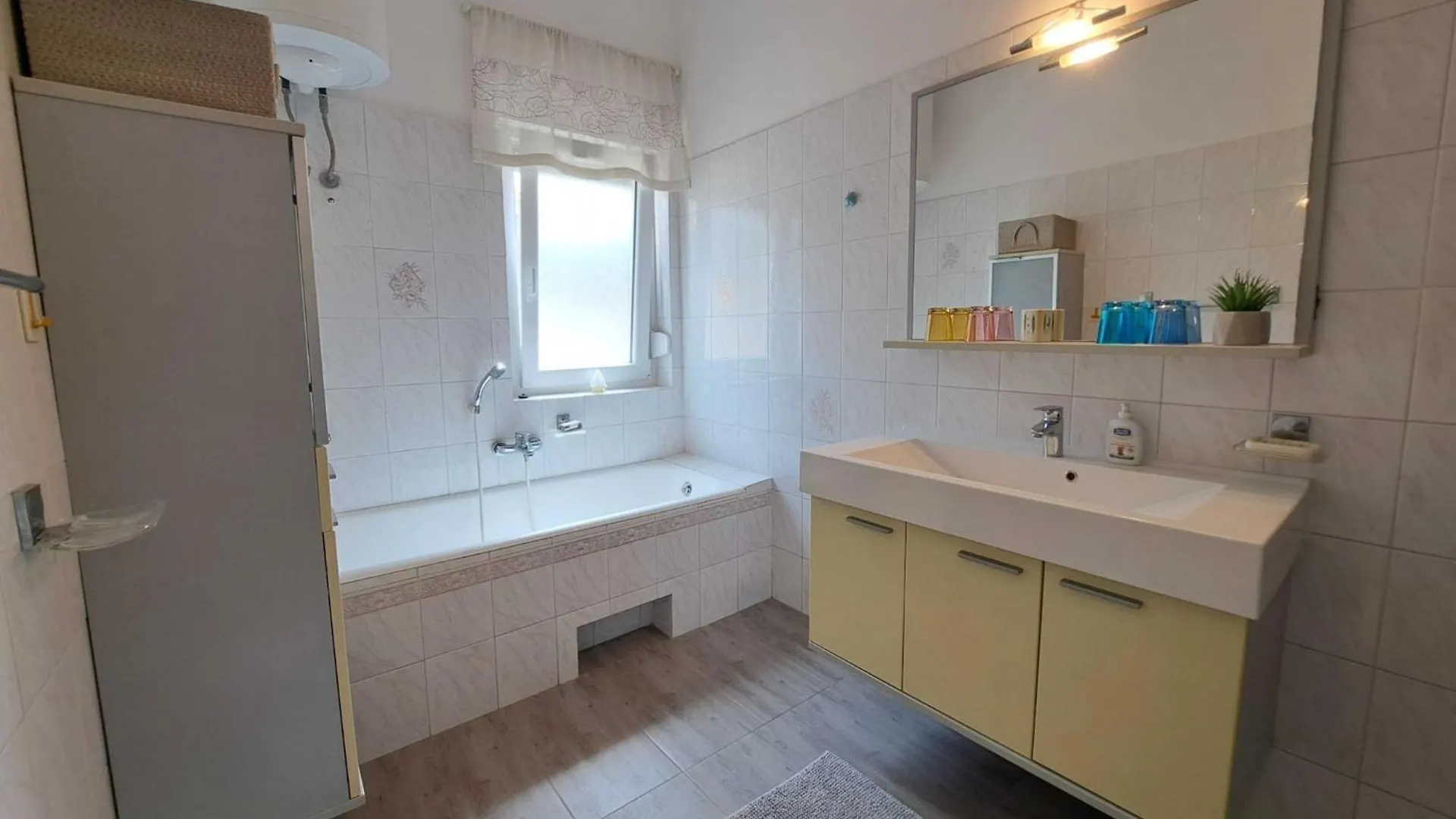 Spacious Urban Retreat Apartment With Terrace - Two Bedroom Apartment With Terrace Dajla Κροατία