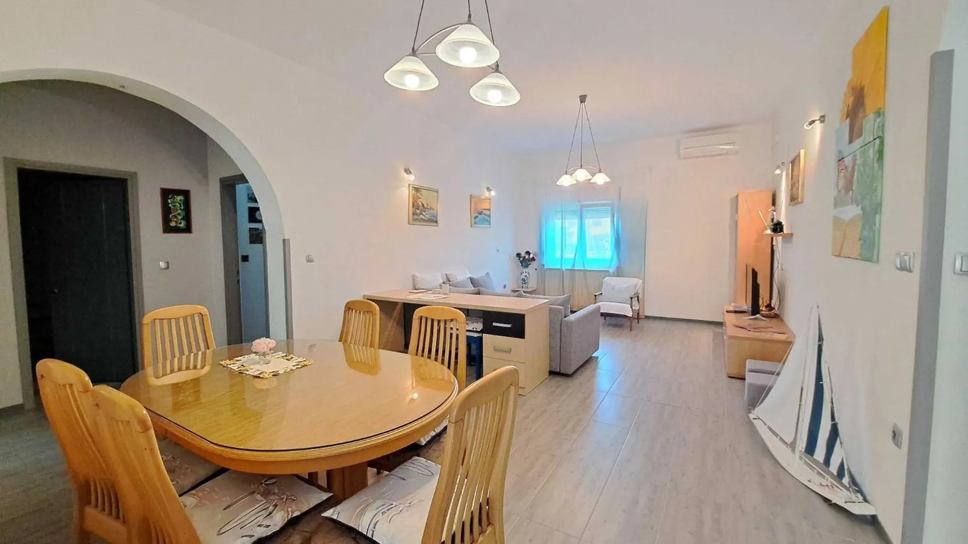 Spacious Urban Retreat Apartment With Terrace - Two Bedroom Apartment With Terrace Dajla Κροατία