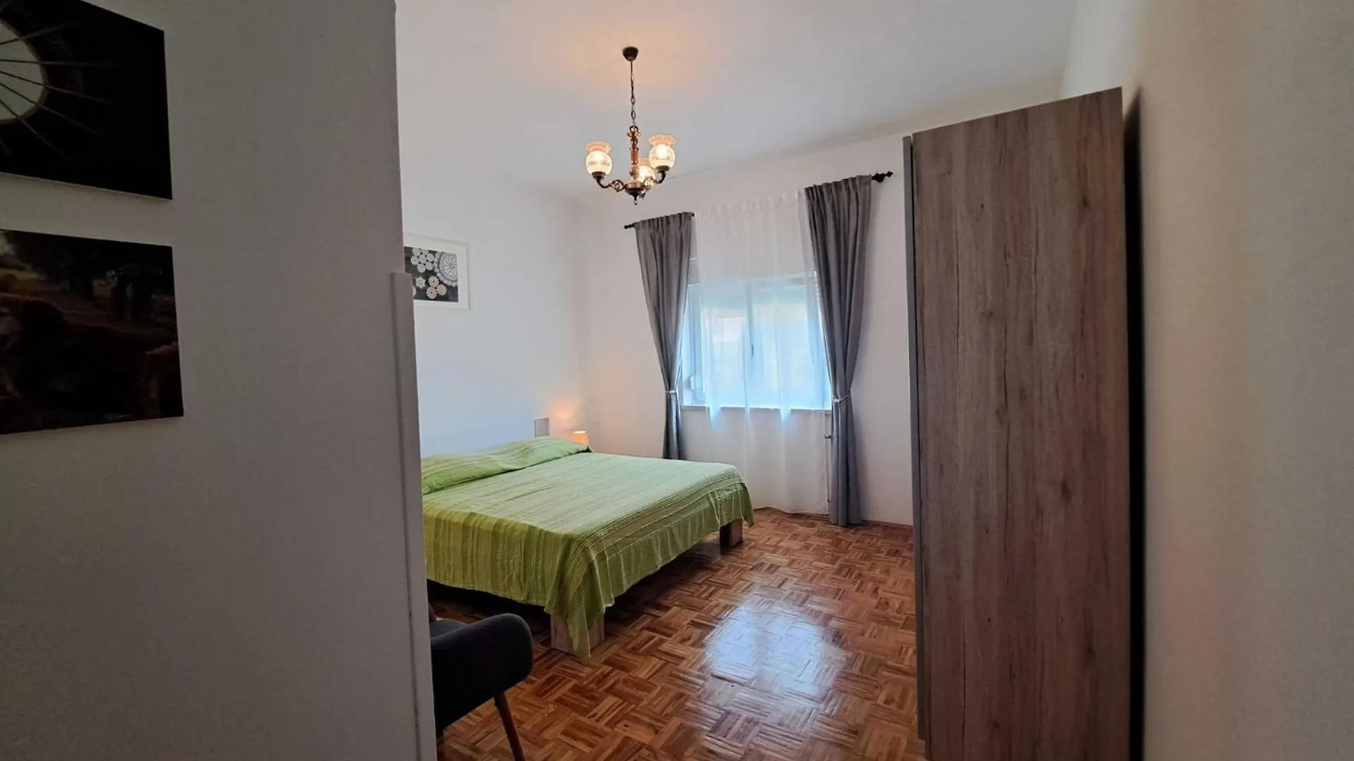 Spacious Urban Retreat Apartment With Terrace - Two Bedroom Apartment With Terrace Dajla