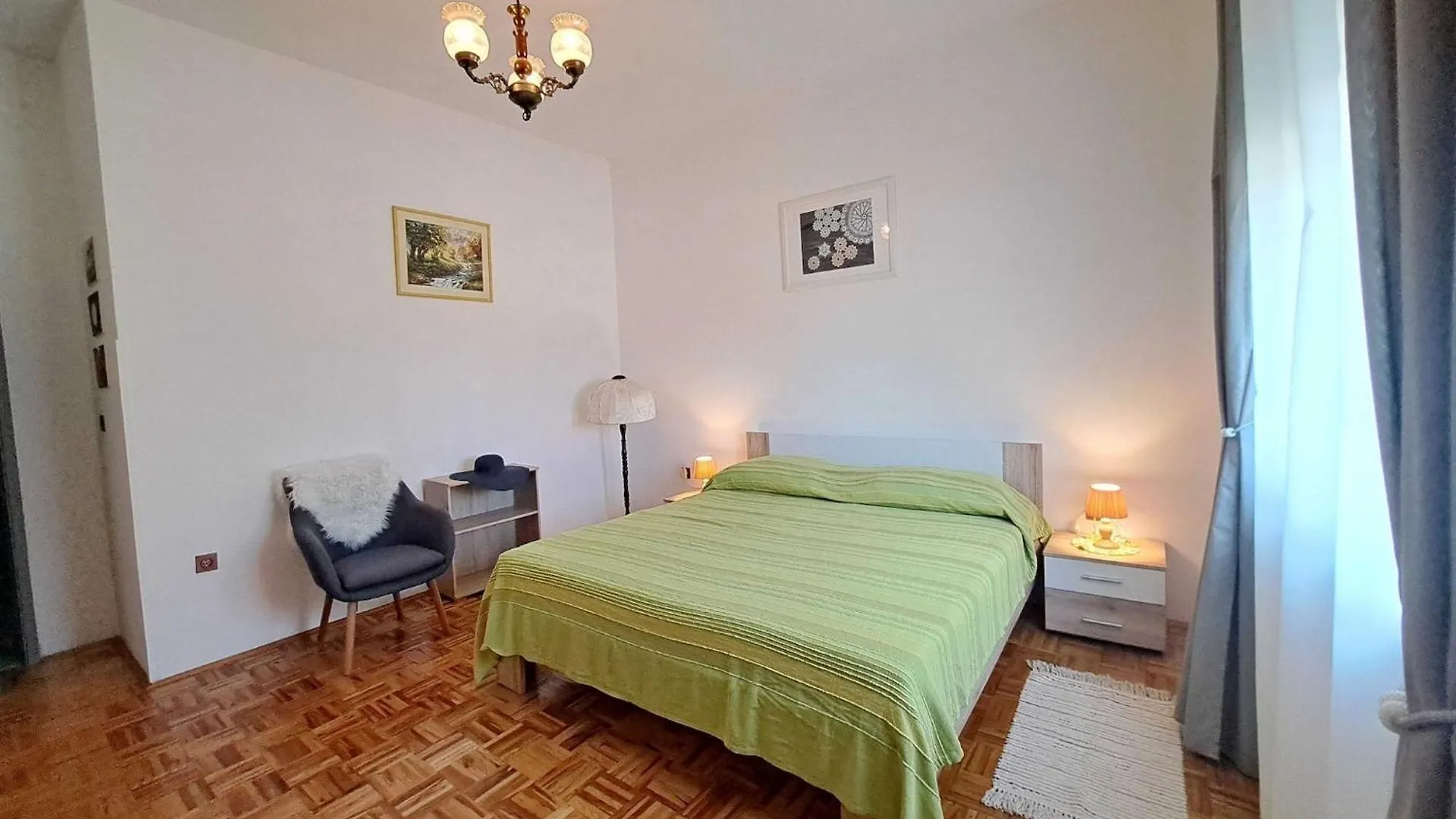 Spacious Urban Retreat Apartment With Terrace - Two Bedroom Apartment With Terrace Dajla