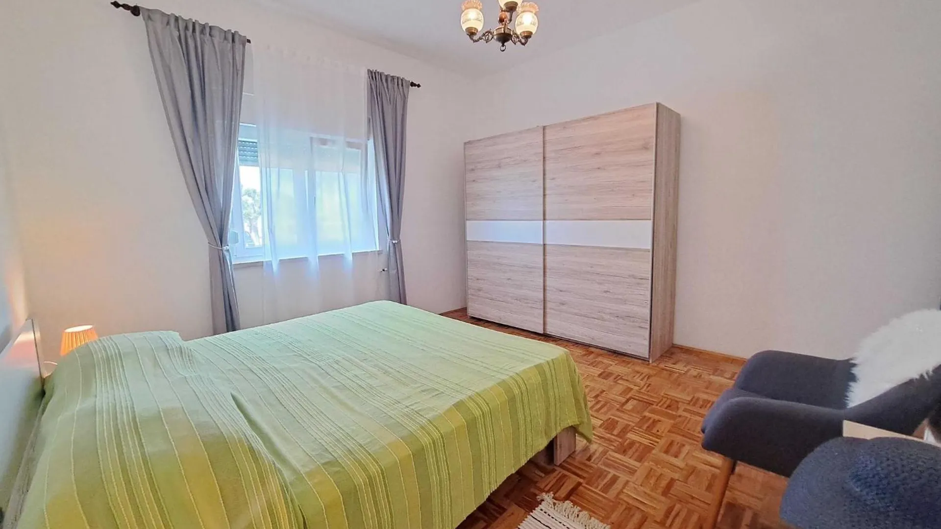 Spacious Urban Retreat Apartment With Terrace - Two Bedroom Apartment With Terrace Dajla