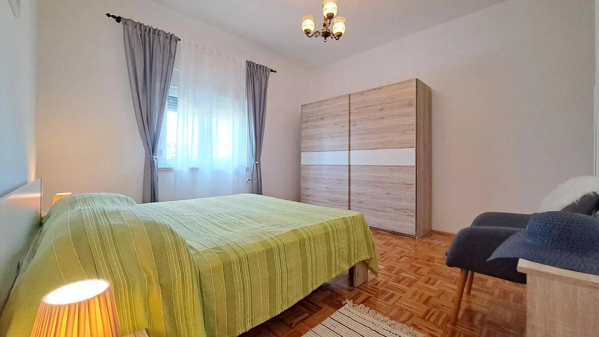Spacious Urban Retreat Apartment With Terrace - Two Bedroom Apartment With Terrace Dajla