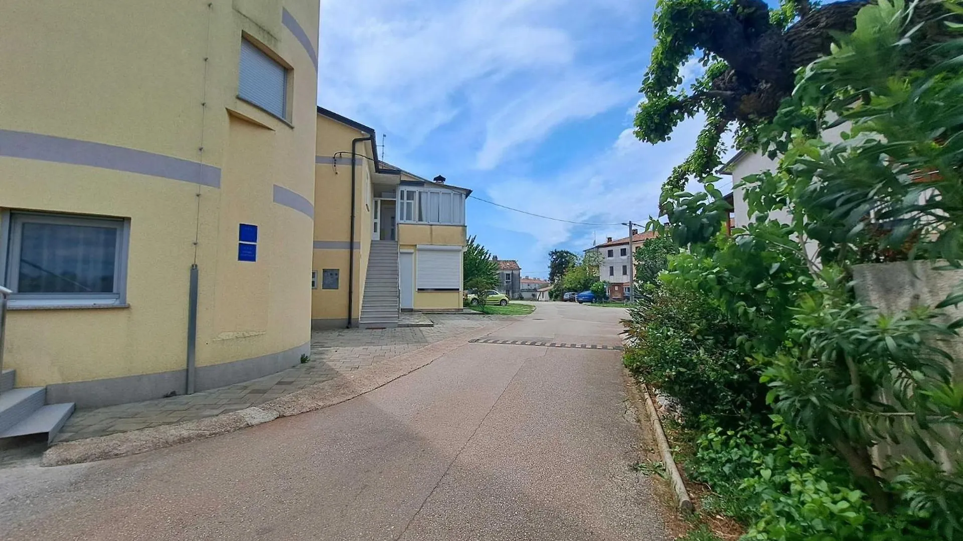 Spacious Urban Retreat Apartment With Terrace - Two Bedroom Apartment With Terrace Dajla