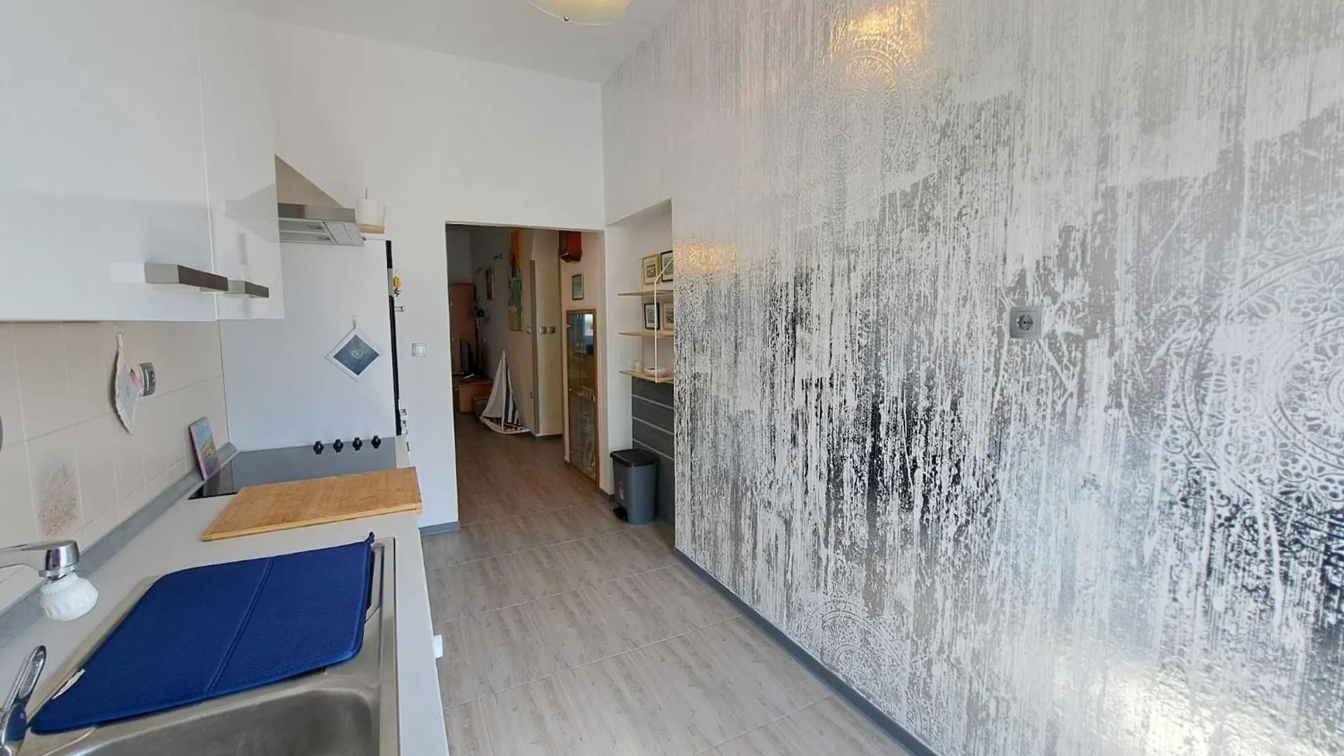 Spacious Urban Retreat Apartment With Terrace - Two Bedroom Apartment With Terrace Dajla