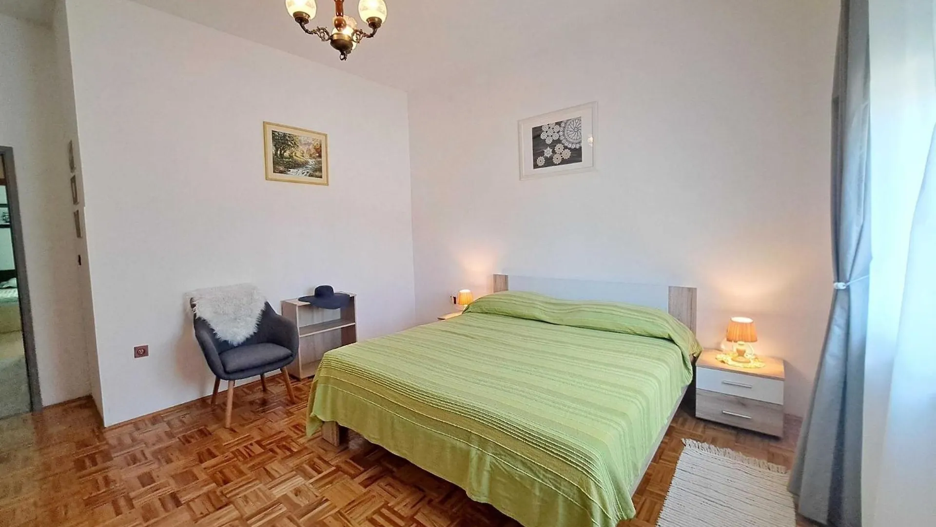 Spacious Urban Retreat Apartment With Terrace - Two Bedroom Apartment With Terrace Dajla