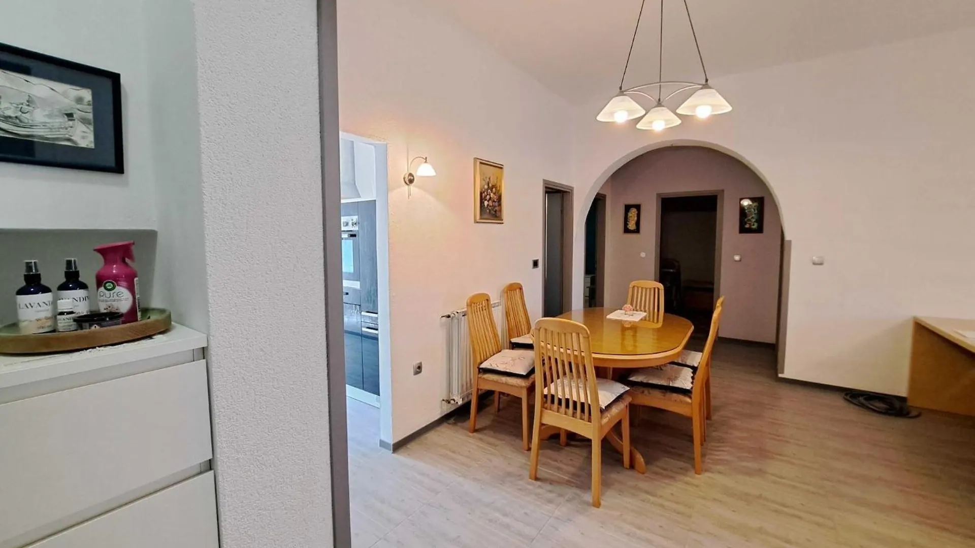 Spacious Urban Retreat Apartment With Terrace - Two Bedroom Apartment With Terrace Dajla