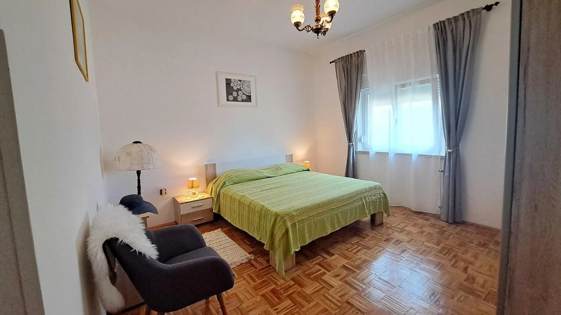Spacious Urban Retreat Apartment With Terrace - Two Bedroom Apartment With Terrace Dajla