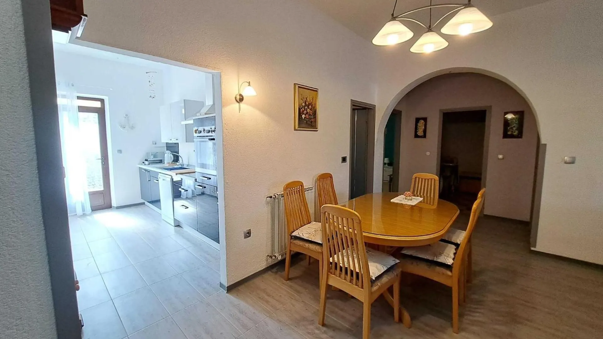 Spacious Urban Retreat Apartment With Terrace - Two Bedroom Apartment With Terrace Dajla