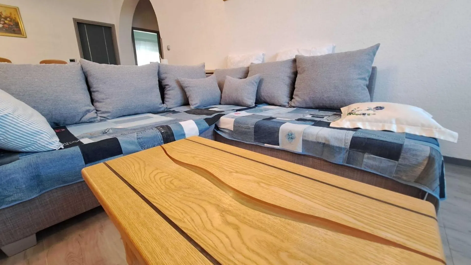 Spacious Urban Retreat Apartment With Terrace - Two Bedroom Apartment With Terrace Dajla