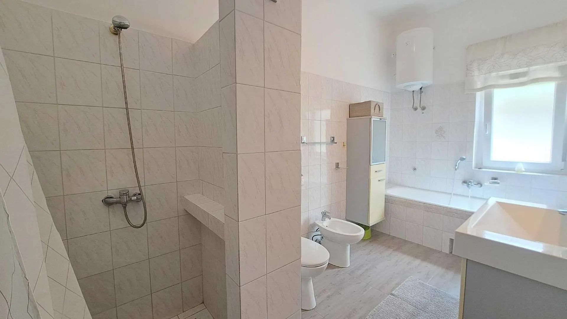 Spacious Urban Retreat Apartment With Terrace - Two Bedroom Apartment With Terrace Dajla 0*,  Κροατία